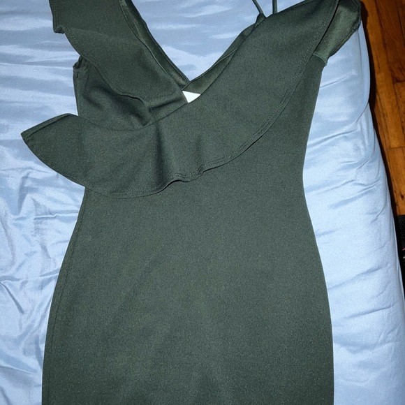 Green Emerald Ruffle dress - Picture 3 of 8